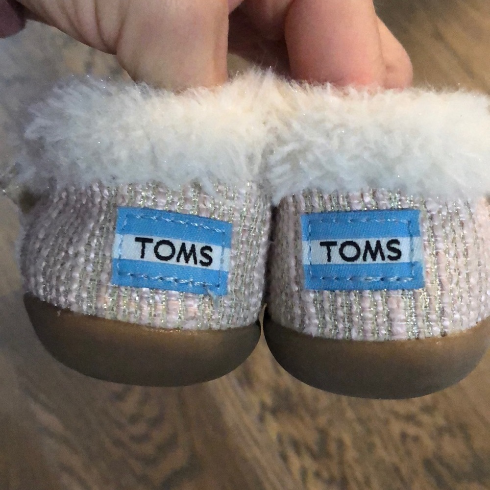 Toms girls size 6